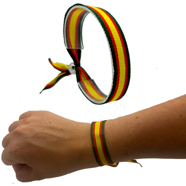 8 pulseras con bandera España de tela verde. - Imagen 4